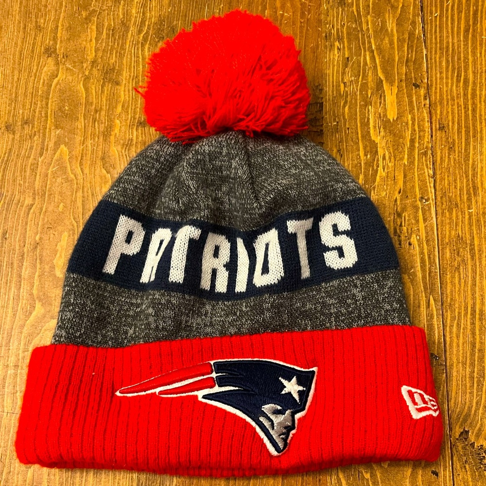 ❤️🩶NEW ENGLAND PATRIOTS New Era Knit Pom Beanie Hat.🩶❤️ - Picture 2 of 3